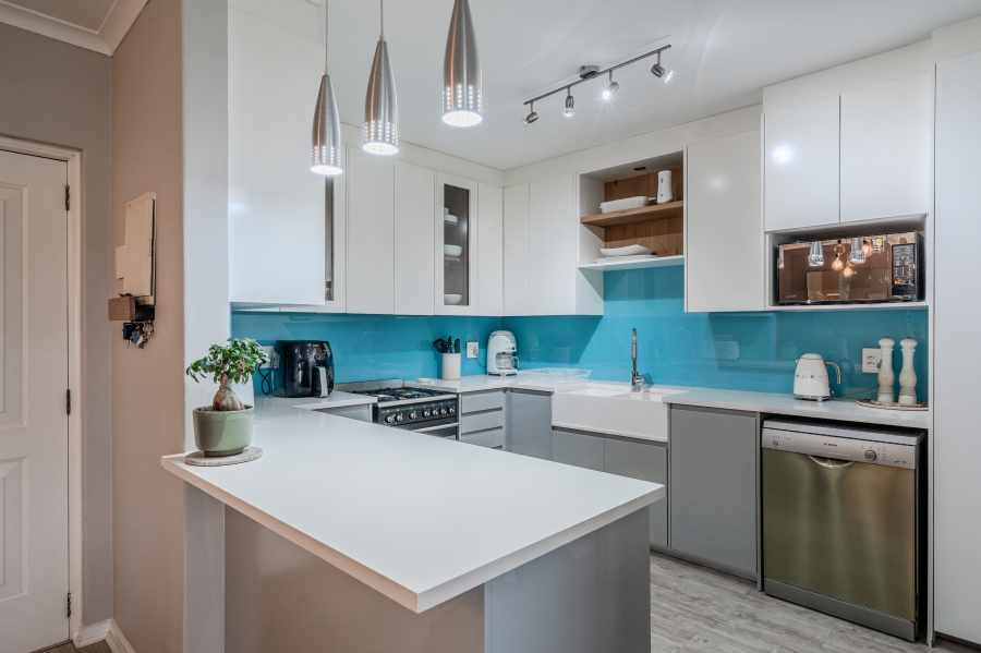 To Let 2 Bedroom Property for Rent in Fresnaye Western Cape